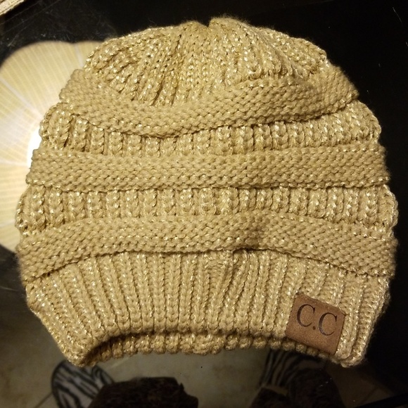 ✔C.C Gold Knit Beanie - Picture 1 of 2